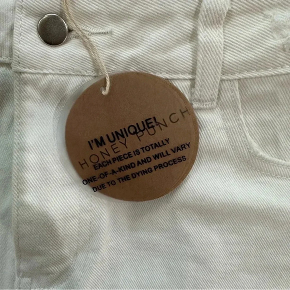 Honey Punch Women's Distressed Frayed Hem White Jean Shorts Size L NWT - Picture 7 of 10